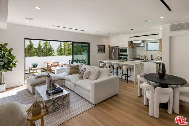 Photo - 2003 Bellevue Ave