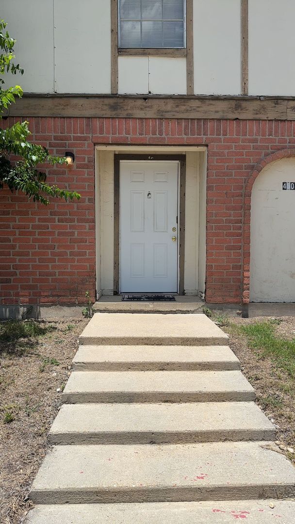 Building Photo - 4504 Hunt Cir Unit C