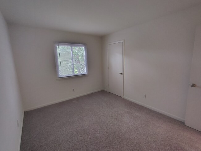 Building Photo - 600 Reusens Rd Rental