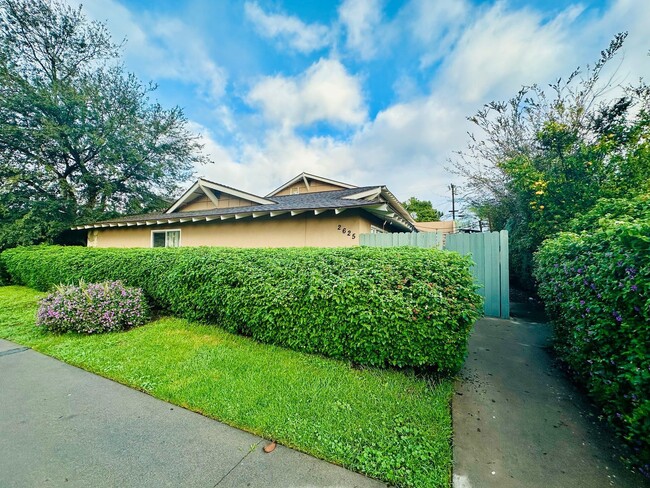 Building Photo - 2625 Andover Ave Unit 4