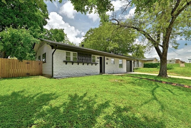Photo - 8520 Bradford Dr