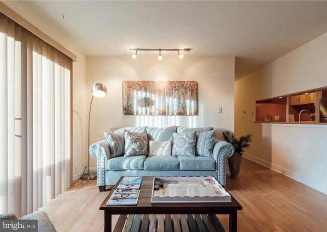 Photo - 905 Woodhollow Dr