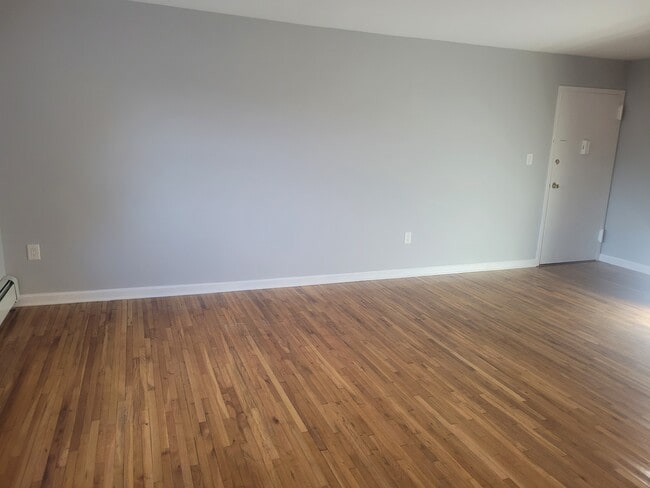 Photo - 56 Manchester Ct Unit Apt B