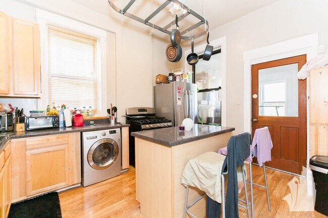 Photo - 3336 N Sheffield Ave