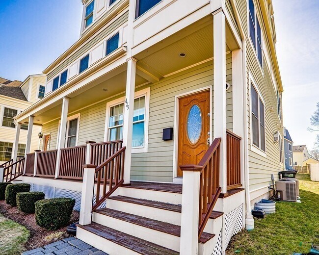 Photo - 429 Gallivan Blvd