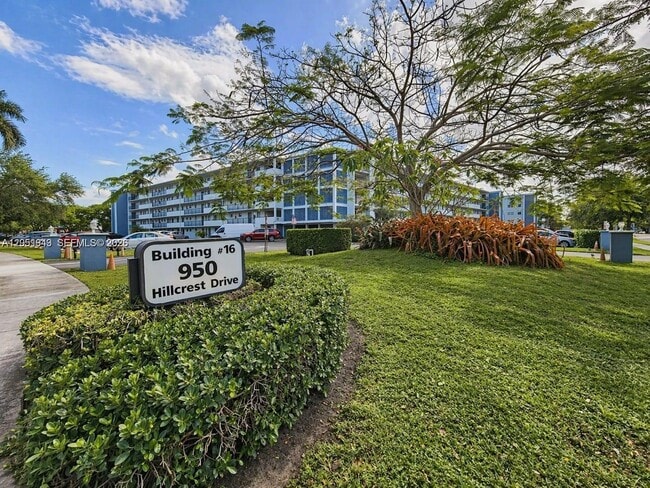 Building Photo - 950 Hillcrest Dr Unit 102