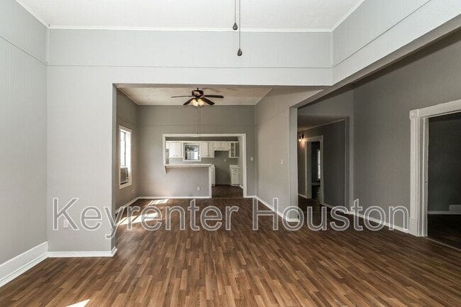 Building Photo - 4610 Schroeder St