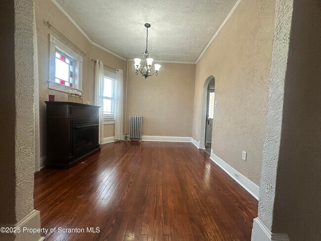 Photo - 821 Maple St