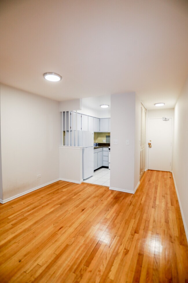 Photo - 6161 N Winthrop Ave Unit 513