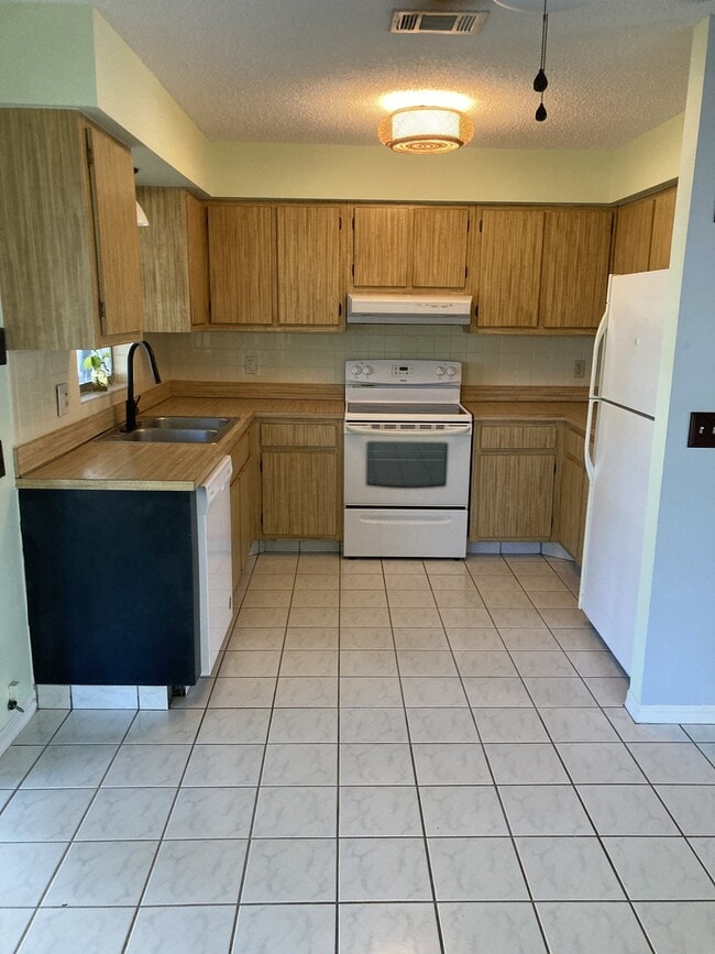 Photo - 2 Bed 2 Bath in Melbourne!