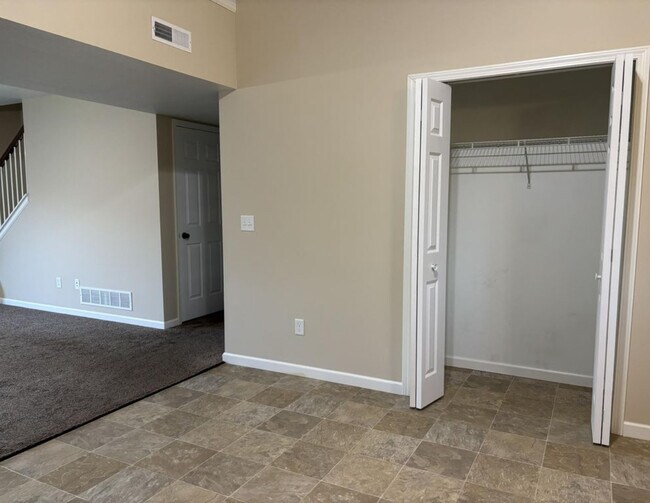 Photo - 423 E Cheyenne St