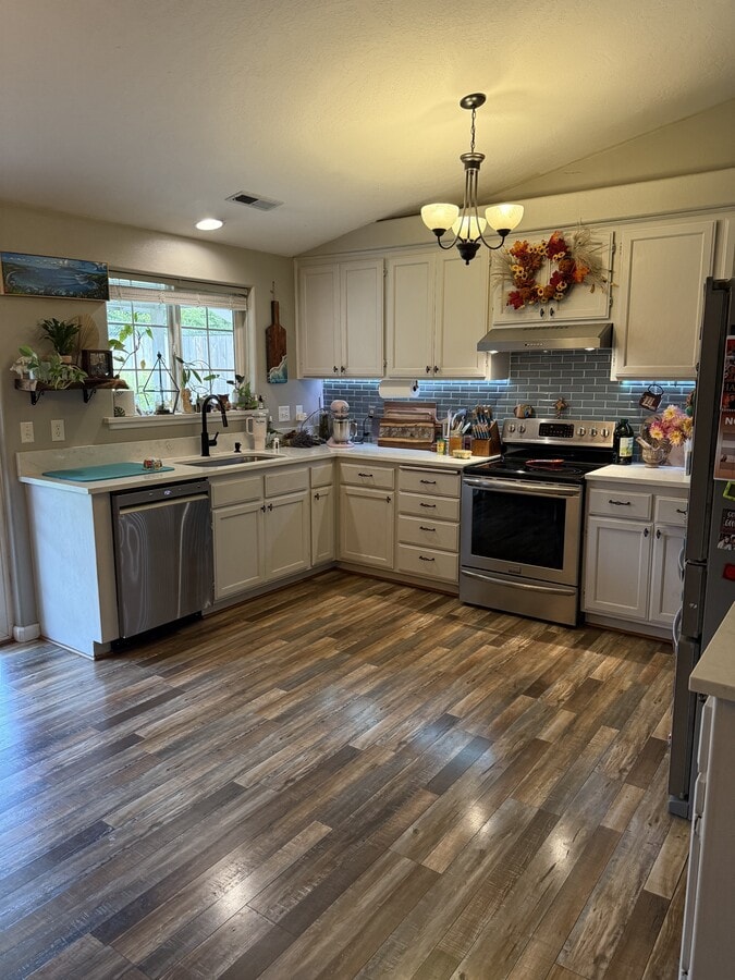 Photo - 624 Clearview Way