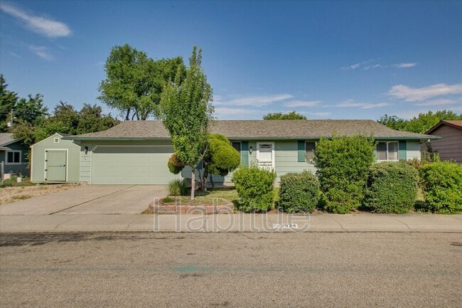 Photo - 2924 S Holden Ave Casa