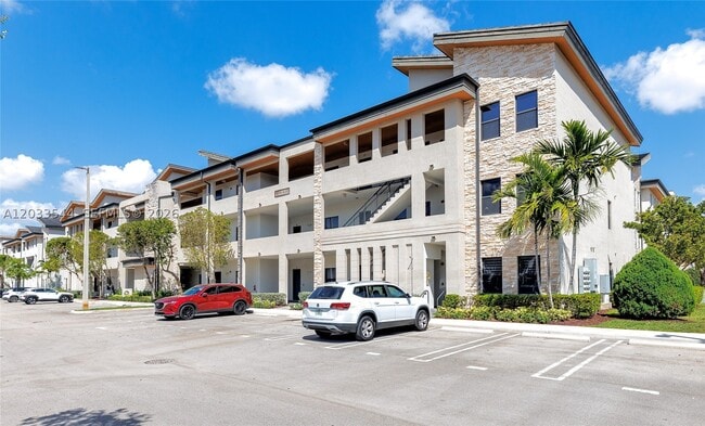 Building Photo - 7925 NW 104th Ave Unit 28