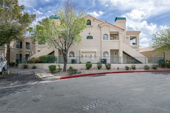 Building Photo - 2251 Wigwam Pkwy Unit 716 Rental