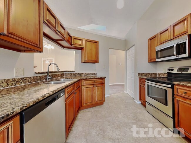 Photo - 8111 Hathaway Dr