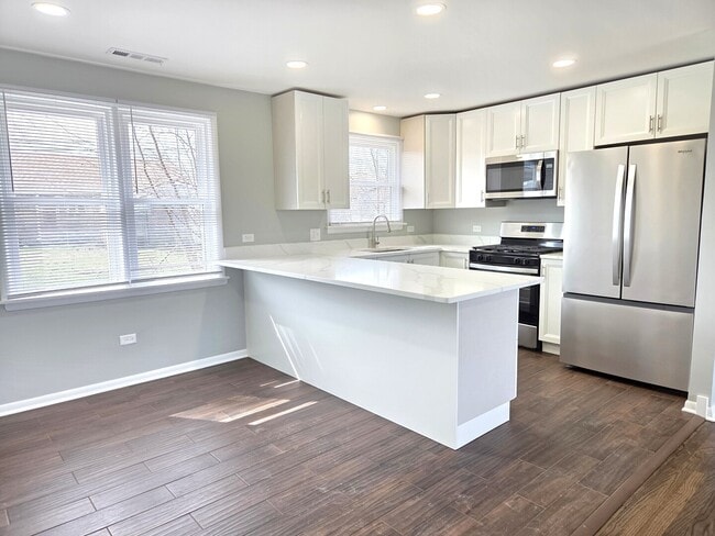 Photo - 7841 74th St