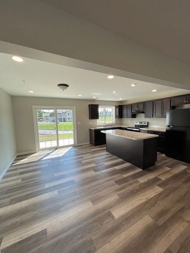 Photo - 3 Bedroom 2.5 bathroom Available in Lancas...