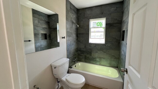 Photo - 2112 Victory Ave