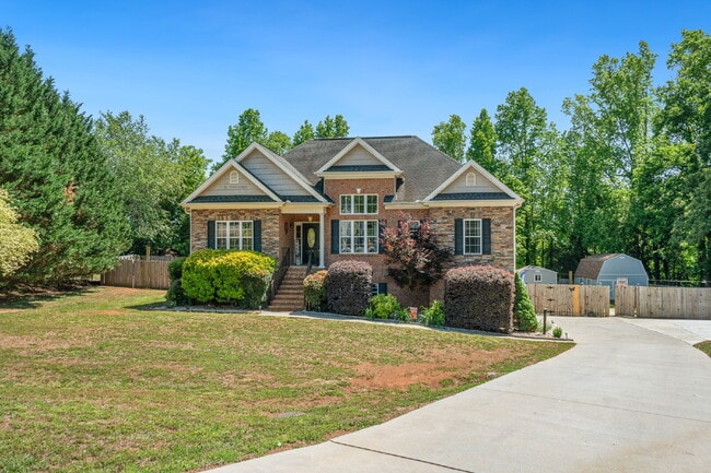 Photo - Furnished Pet Friendly Rental in Davie County with Flexible Lease Length!