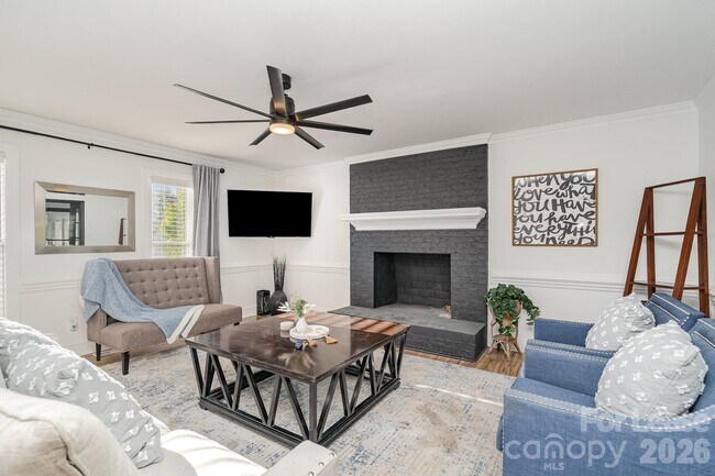 Photo - 8823 Dartmoor Pl