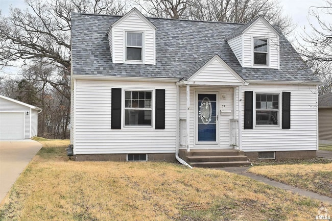 Building Photo - Check this Lovely 3-Bedroom Home!
