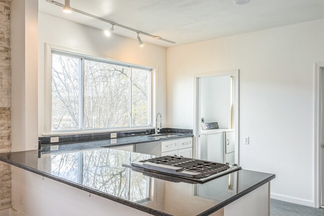 Photo - 14 Chapman Ave Unidad 3 Bedroom and attic