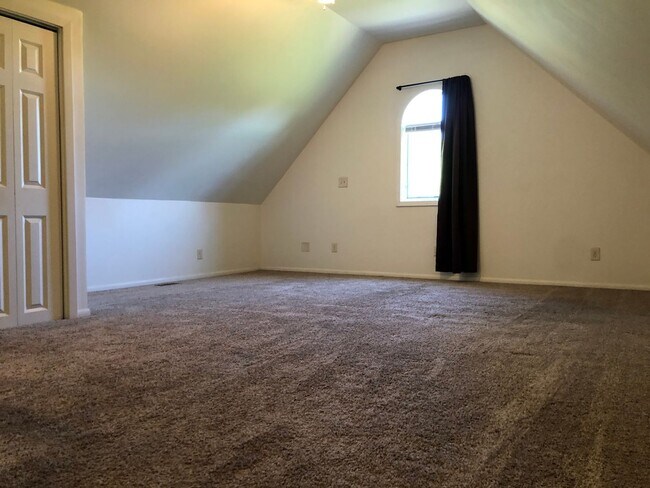 Photo - Spacious and Private 4-bed, 3-bath House in Desirable Highland Park Neighborhood of St. Paul!