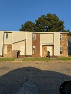 Building Photo - 518 S Woodburn Dr