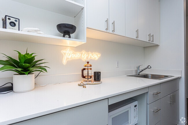 0BR, 1BA - 254SF