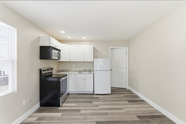 Photo - 109 N Cruze St Unit 1L