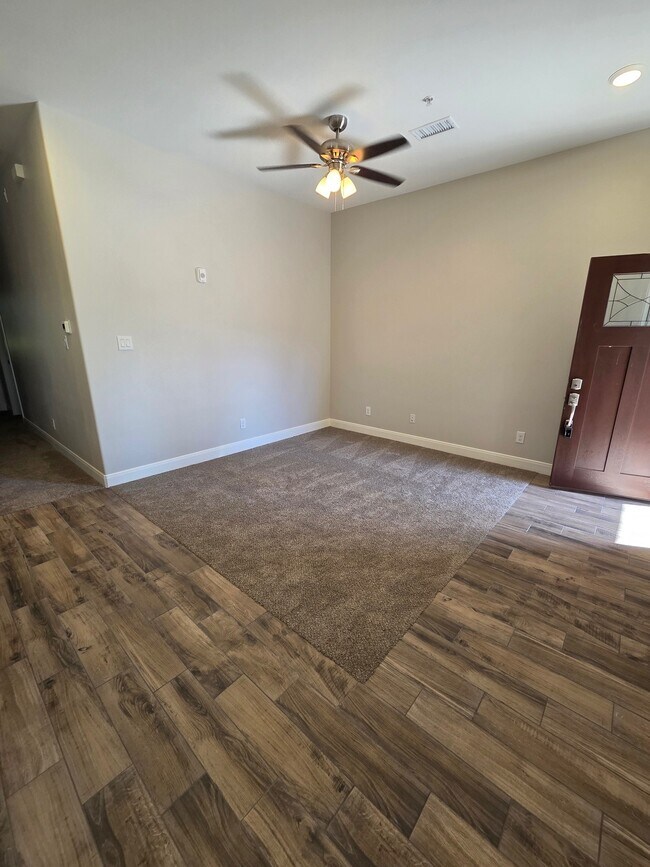 Photo - 504 Nursery Rd Unit 1208