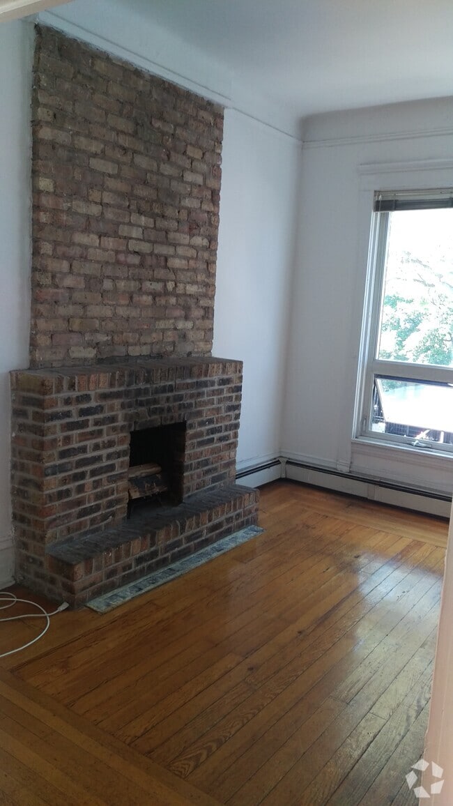 Building Photo - 934 W Newport Ave Unit Apt 2