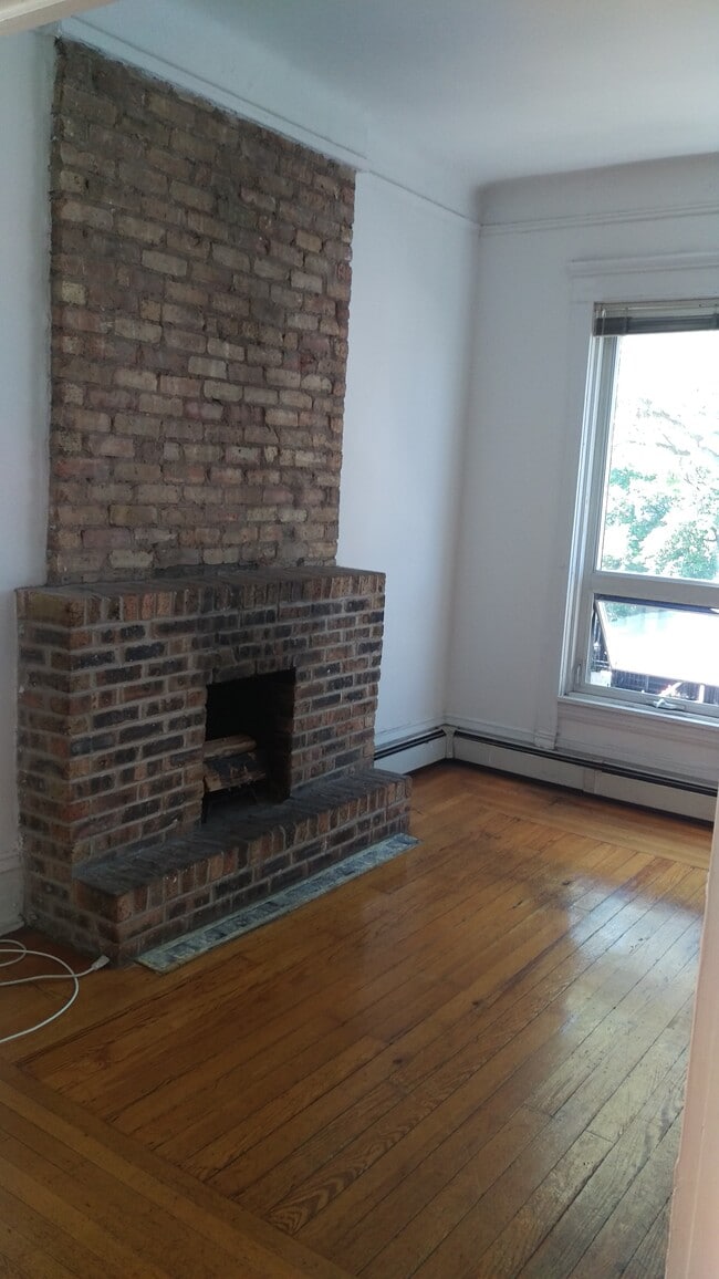 Photo - 934 W Newport Ave Unit Apt 2