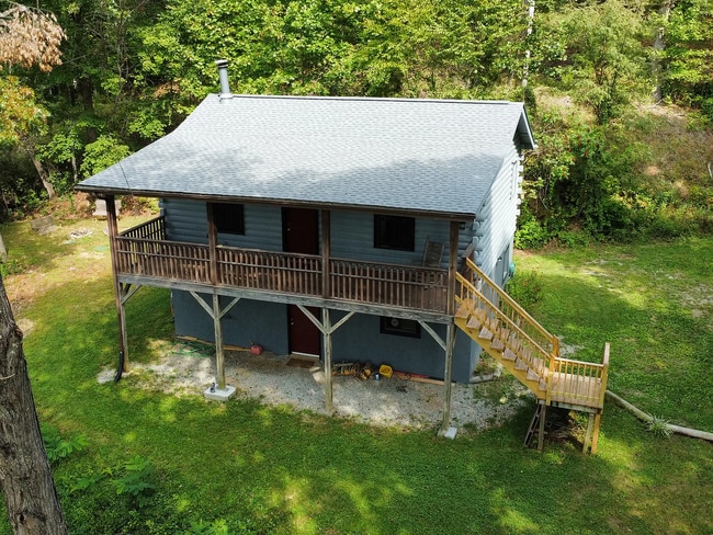 Building Photo - 389 Lily Ln