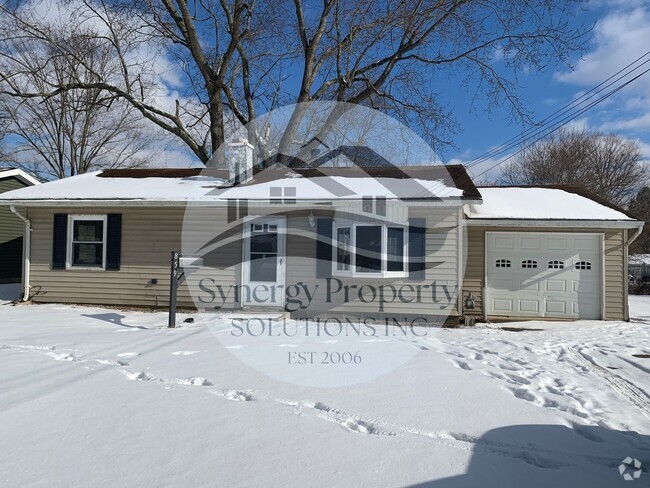 Building Photo - MADISON SCHOOL RANCH WITH GARAGE AND POLE ... Rental