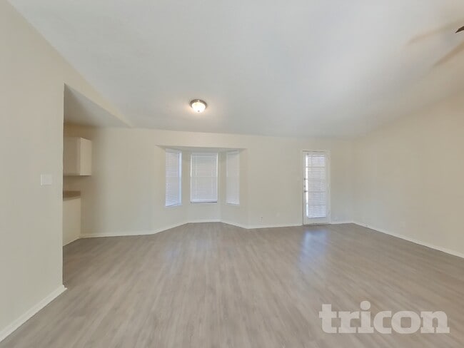 Photo - 820 Oak Grove Ln