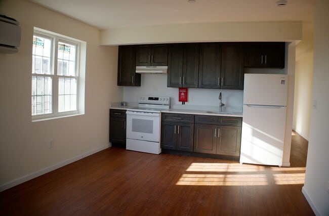 Building Photo - NEW 3 BEDROOM APT IN SOUNDVIEW Unit 3RD FLOOR