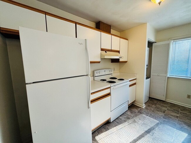 Photo - 402 Berryfield Ln