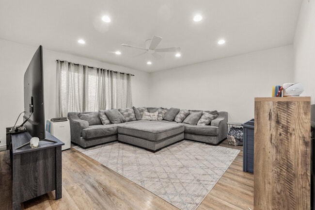 Photo - 15634 Wharff Ln
