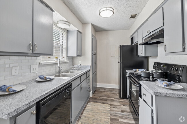 2BR, 1.5BA - 1,040SF - Kitchen