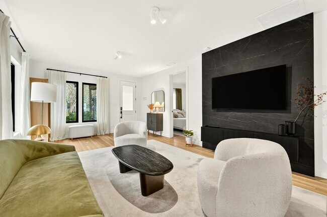 Photo - 509 E Mary St