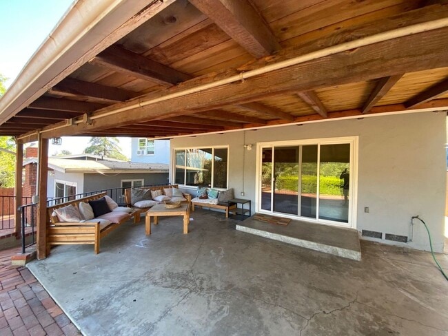 4967 Campanile Dr