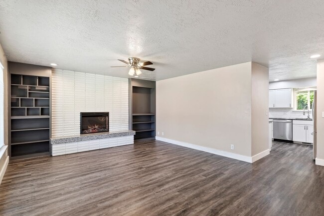 Photo - 1334 Henderson Dr