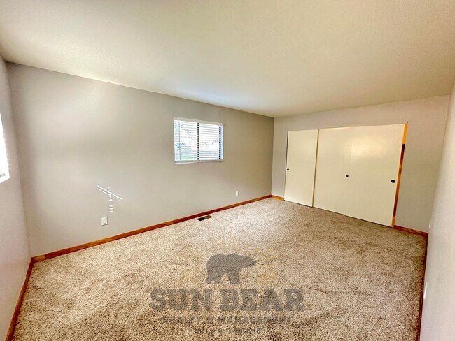 Photo - 2 Bedroom / 2 bathroom -Allows a dog upon approval!