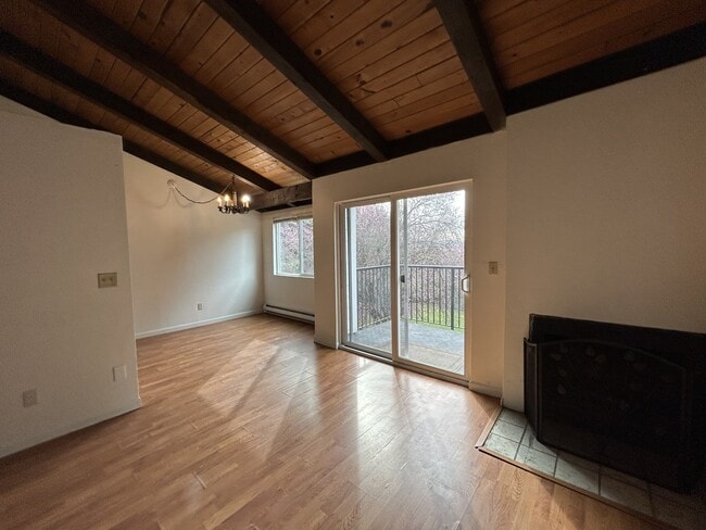 Photo - 15280 Macadam Rd S