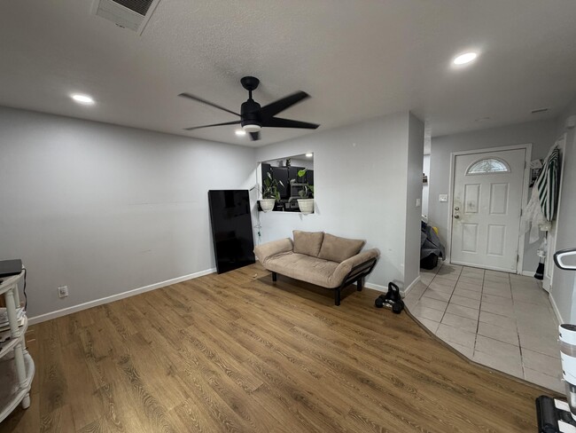 Photo - 1008 Harrison Dr NE