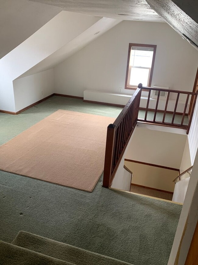 Photo - Spacious 3 Bedroom, 2 Bathroom Home near A...