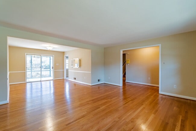 Photo - Gorgeous 4 Bed 3 Bath Brick Home In Serene Hollindale