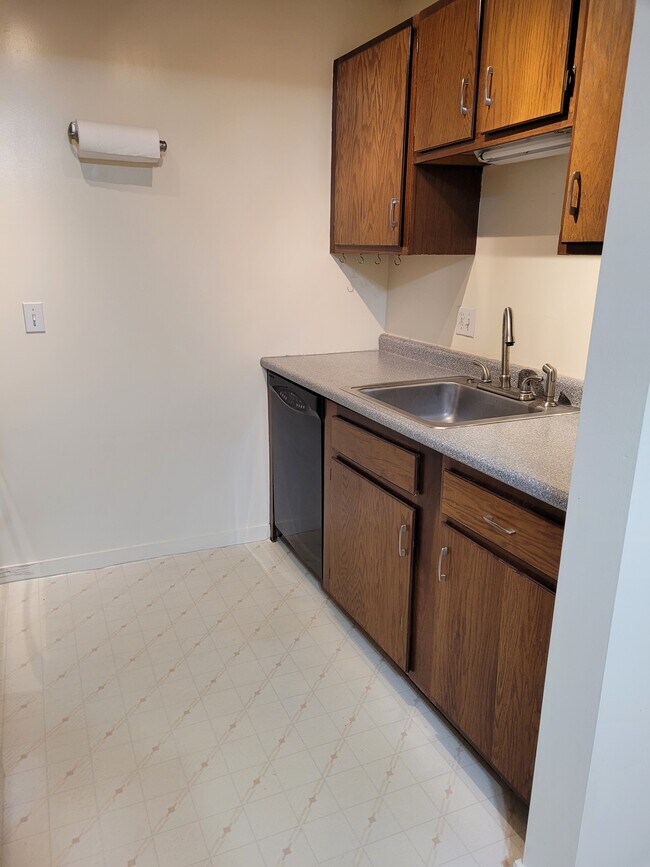 Photo - 5 Midhurst Rd Unit 12